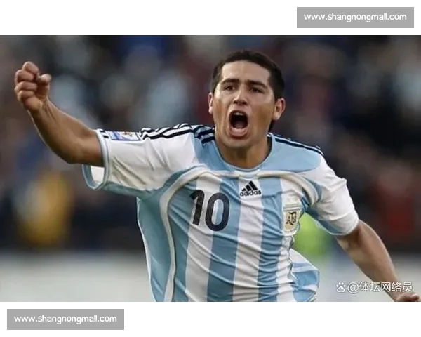 世界级球星荣耀征程与足坛传奇故事深度揭秘风云变幻时代篇章再续