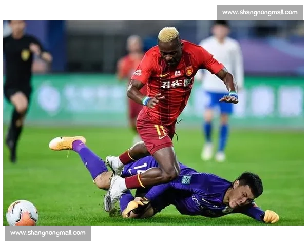 围绕关键判罚争议引发的赛场风波与公信力拷问和裁判权威形象的反思